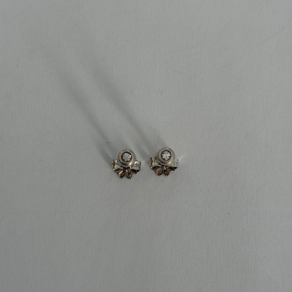 Diamond by the yard. Silver and diamond Stud Earrings
